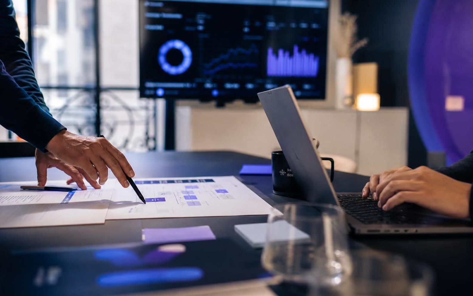 découvrez 7 services essentiels à proposer dans votre agence no-code pour générer un revenu récurrent mensuel (mrr) et développer votre activité efficacement.